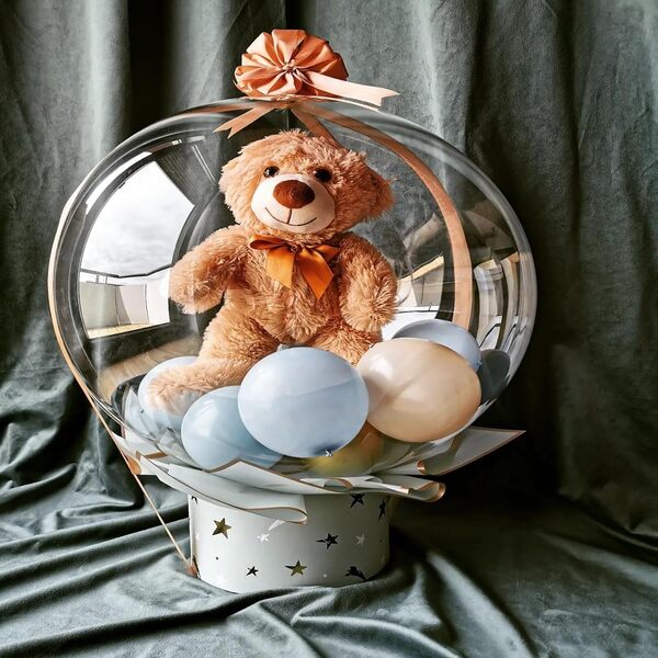 장난감 토끼와 보보 풍선